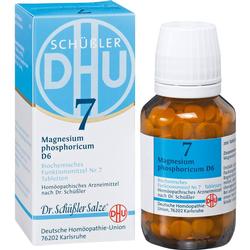 Eine Packung und ein Glas mit homöopathischen Tabletten von Schüßler Salze Nummer 7.